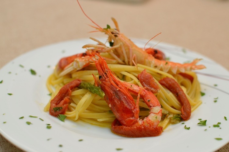 Bavette al sapore di mare e pomodori semisecchi (semi dried) freschi di Pomup