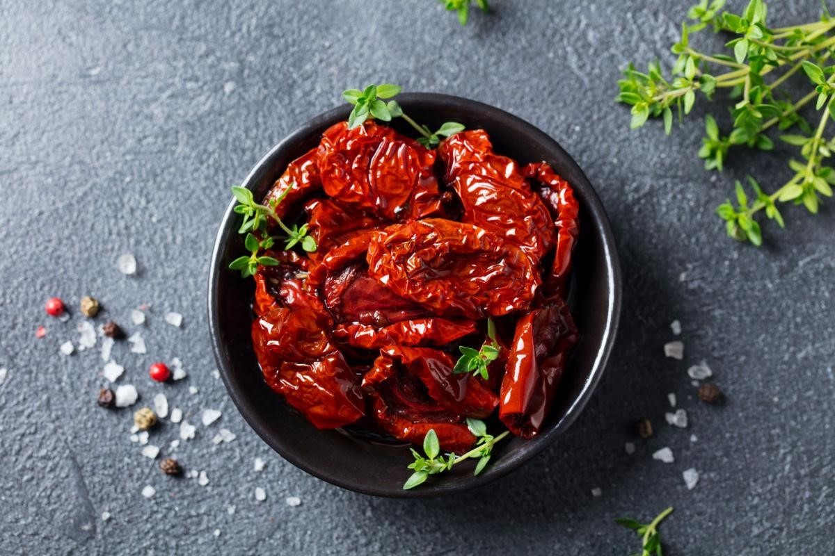 Pomodoro secco proprietà